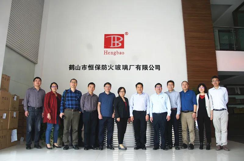 國家重點(diǎn)科研項(xiàng)目——復(fù)合防火玻璃制造技術(shù)與產(chǎn)業(yè)示范線順利通過專家組現(xiàn)場驗(yàn)收
